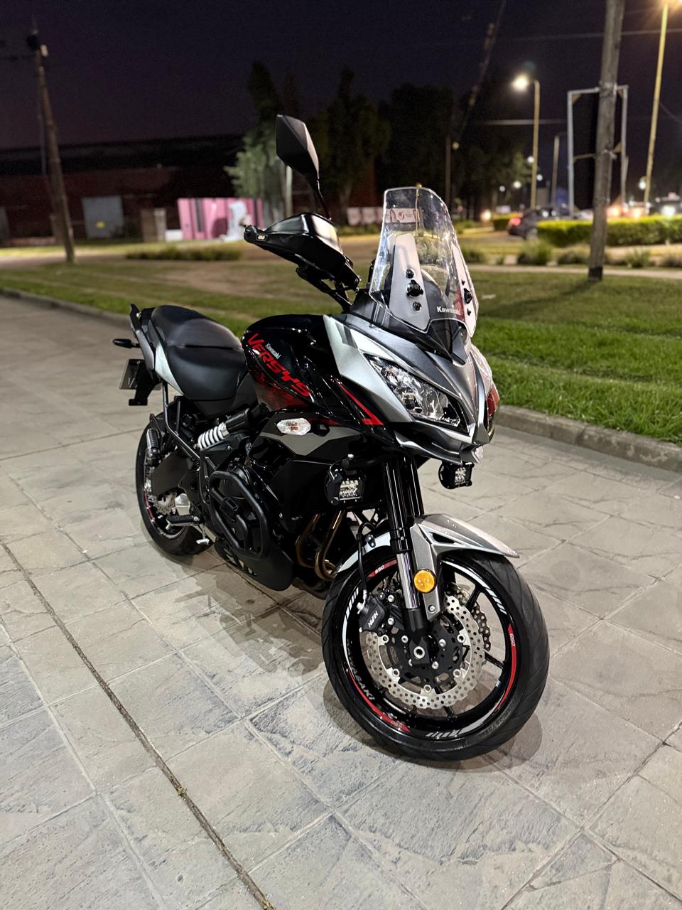 Kawasaki Versus 650 2021