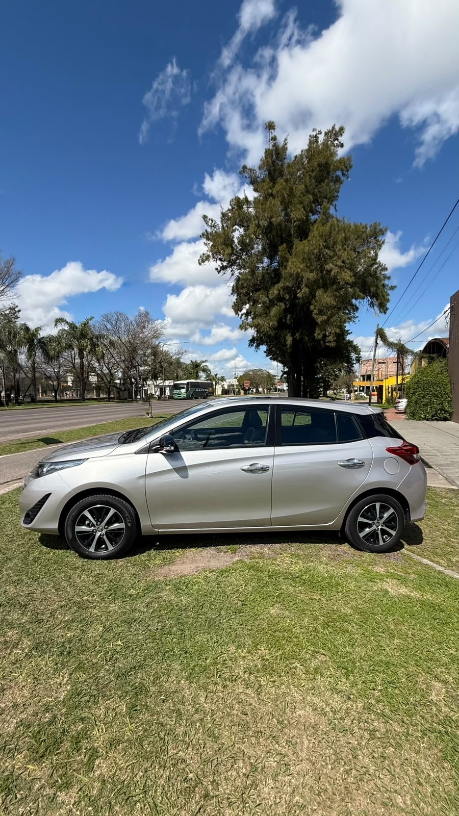 Yaris, vista 3