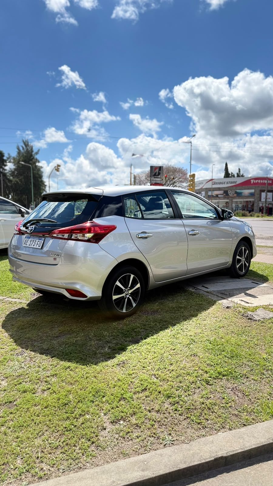 Yaris, vista 5