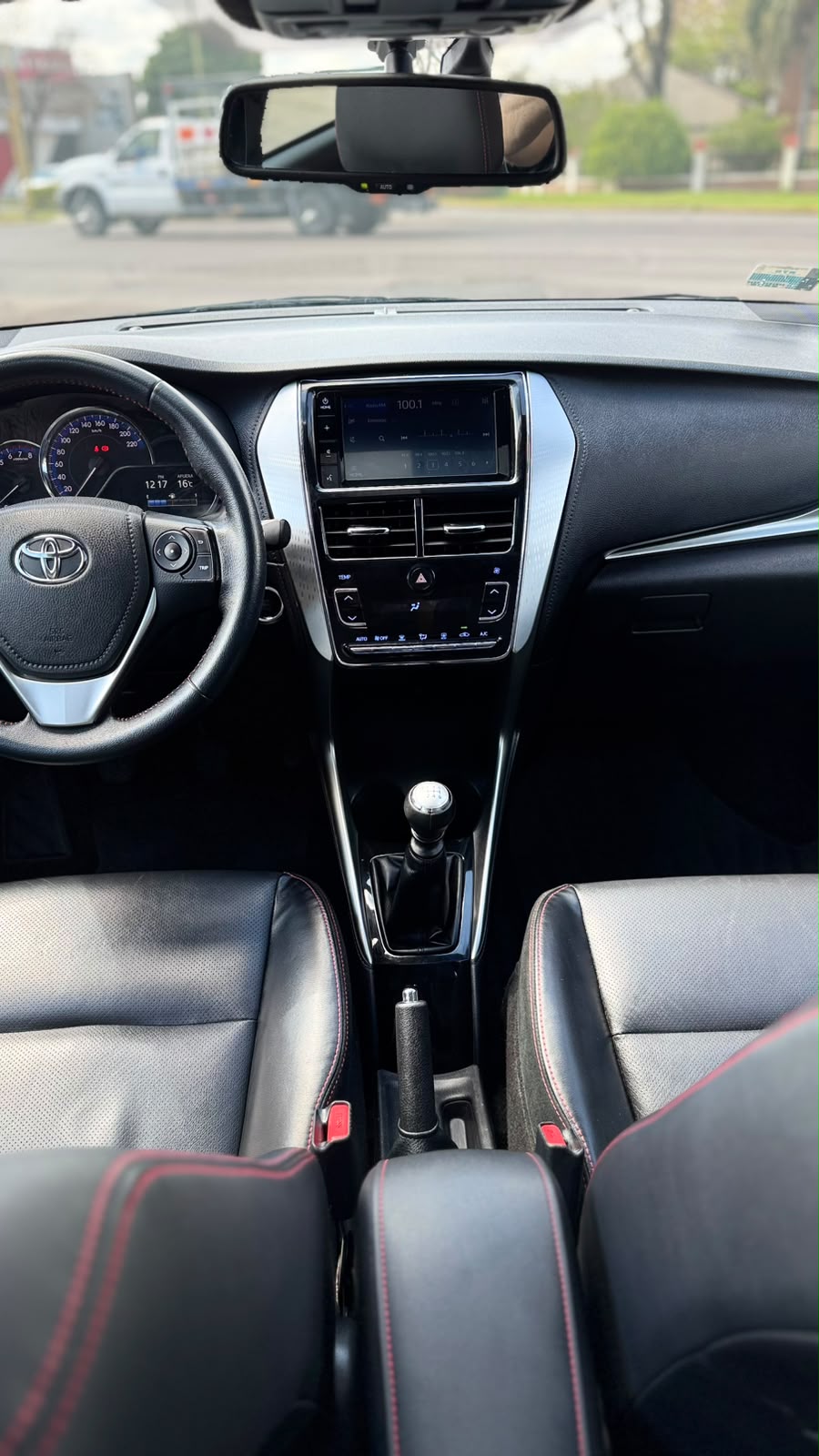 Yaris, vista 7