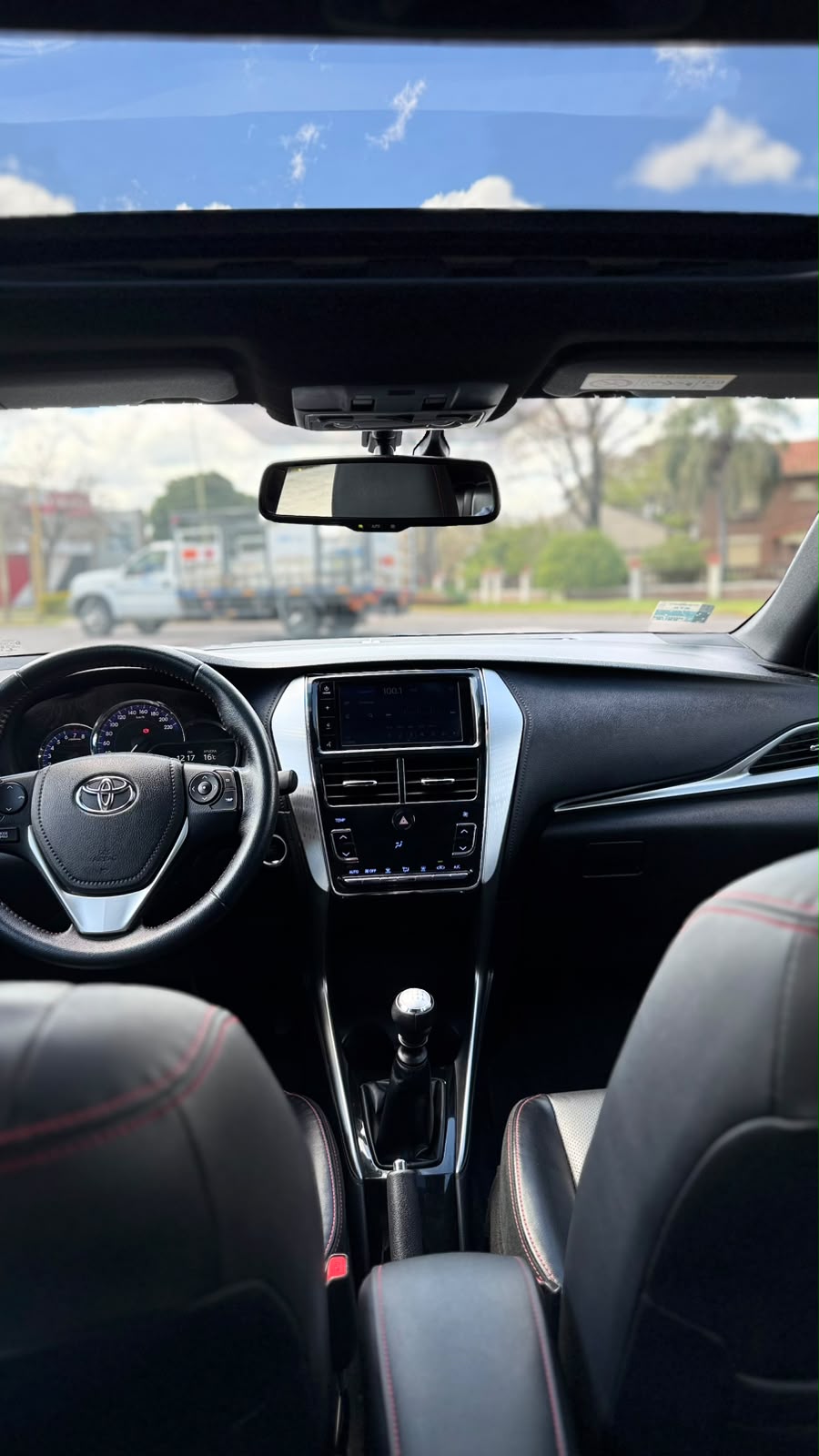Yaris, vista 8