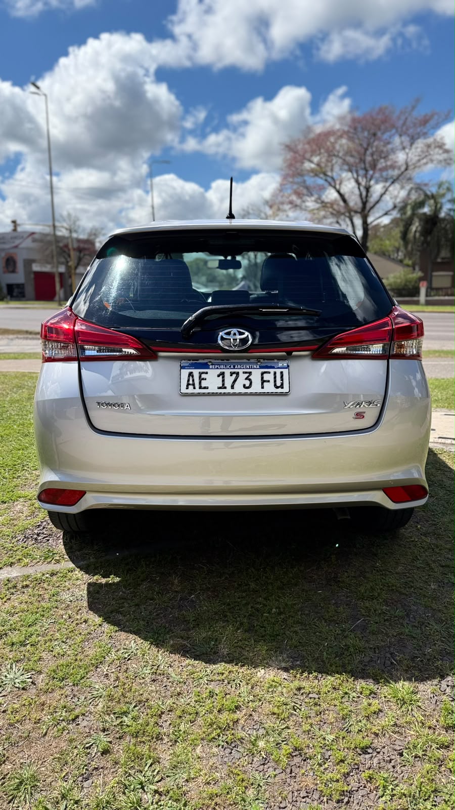 Yaris, vista 10