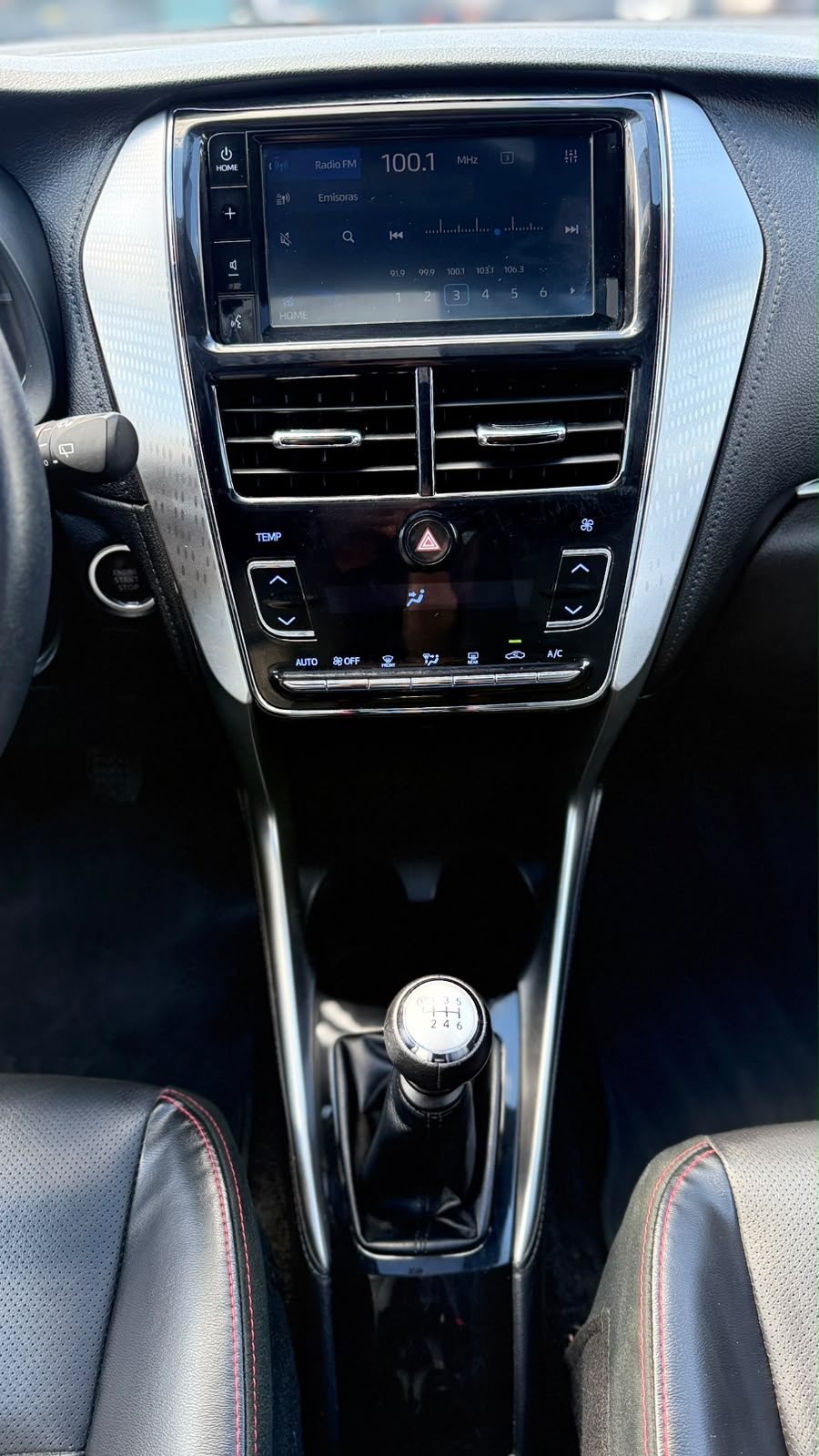 Yaris, vista 11