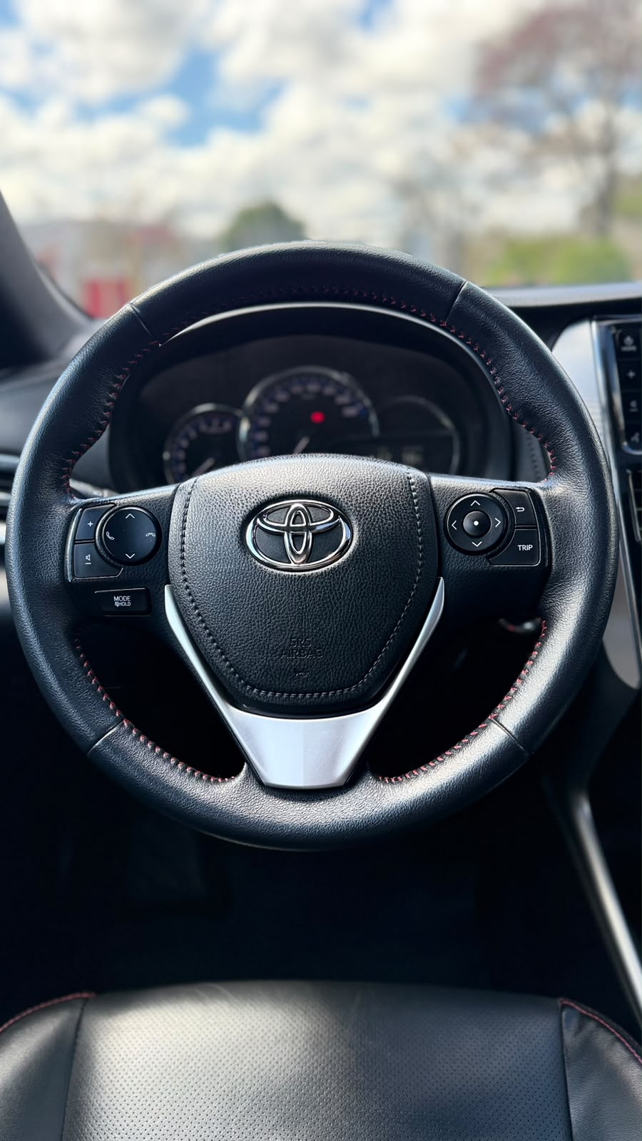 Yaris, vista 12