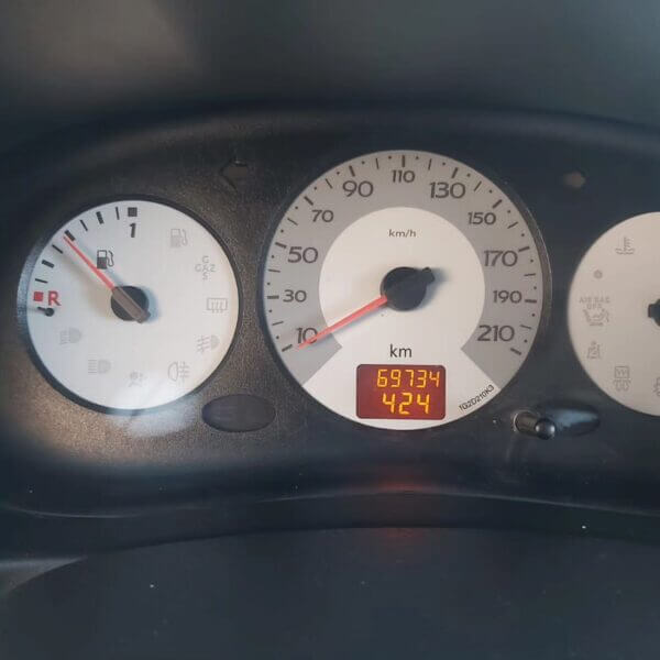 Renault Clio 1.2 Pack 5ptas Año 2011Km. 69.734